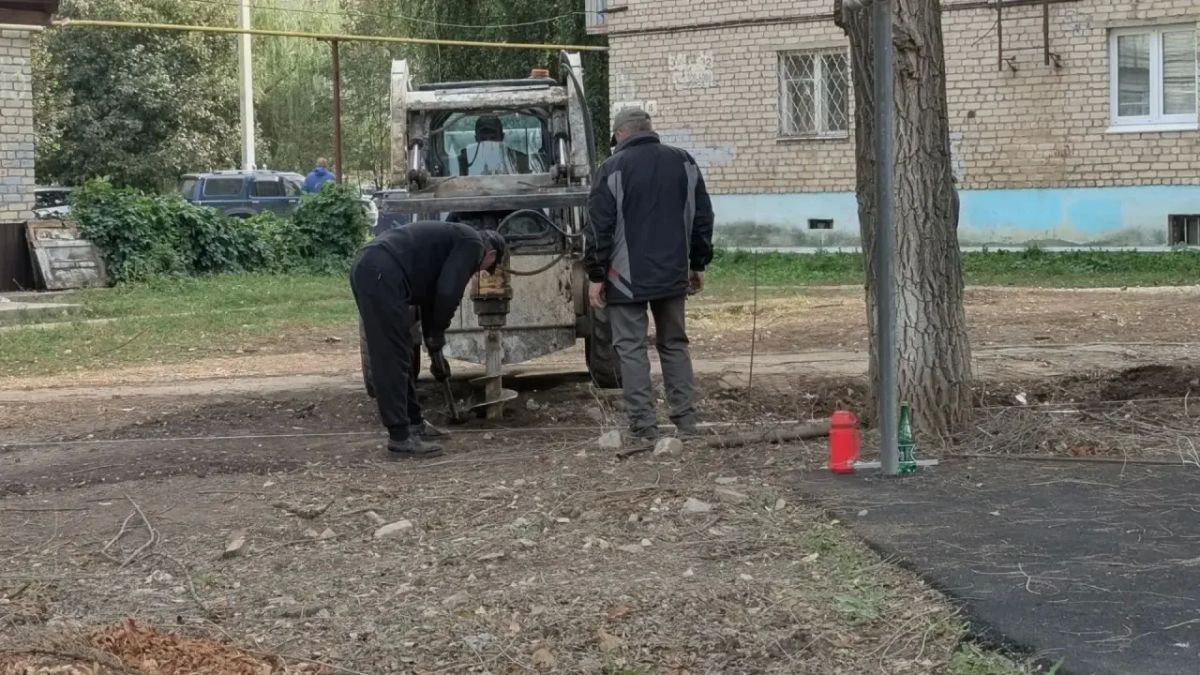 В Балаково к детскому саду N 7 отремонтировали подъездную дорогу и тротуар В Балаково к детскому саду N 7 отремонтировали подъездную дорогу и тротуар