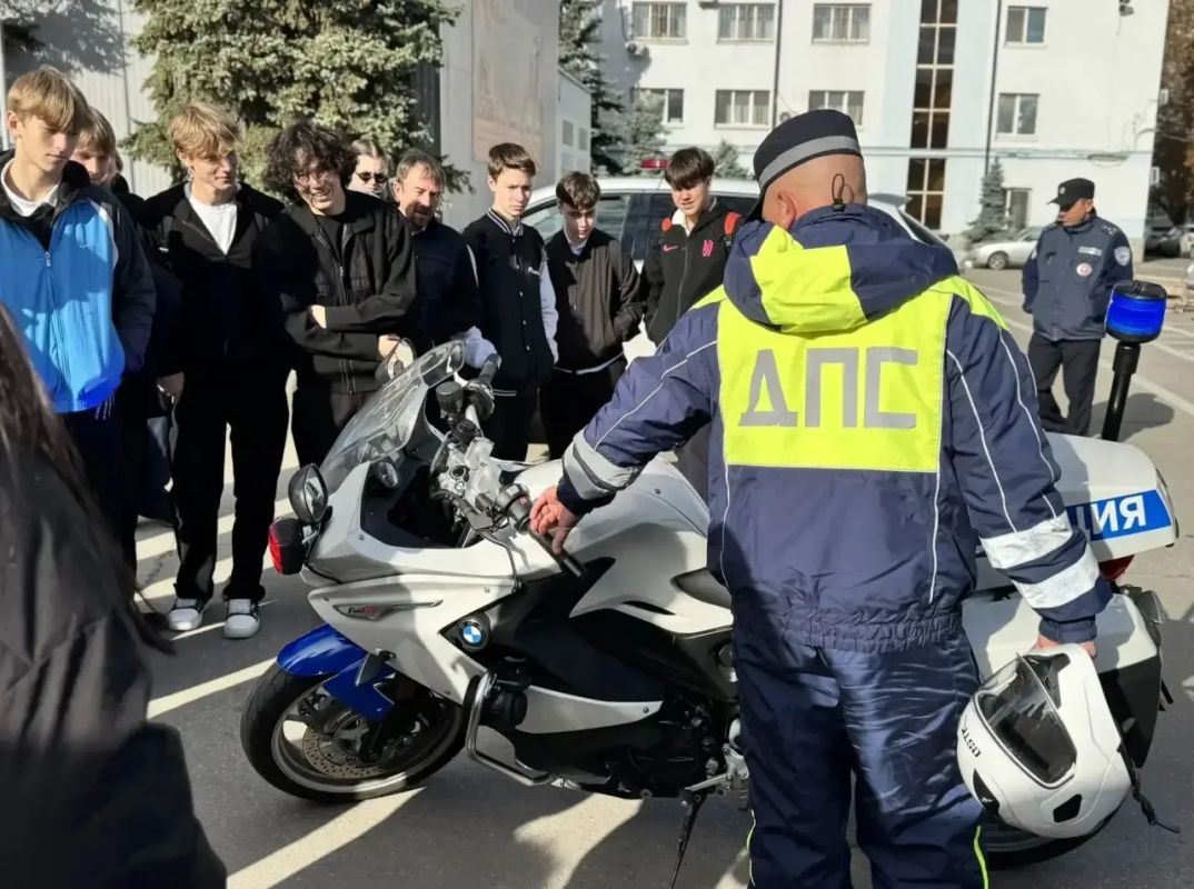 В Саратове прошло профориентационное мероприятие «Один день с полицией»