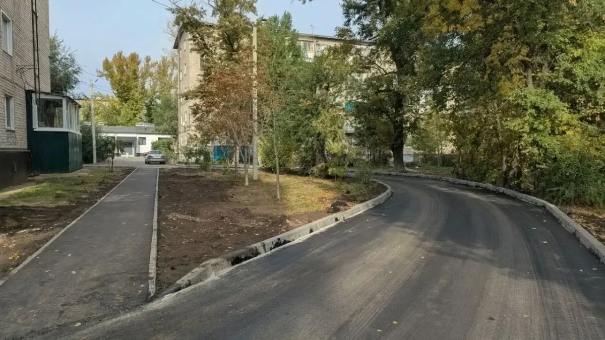В Балаково к детскому саду N 7 отремонтировали подъездную дорогу и тротуар В Балаково к детскому саду N 7 отремонтировали подъездную дорогу и тротуар