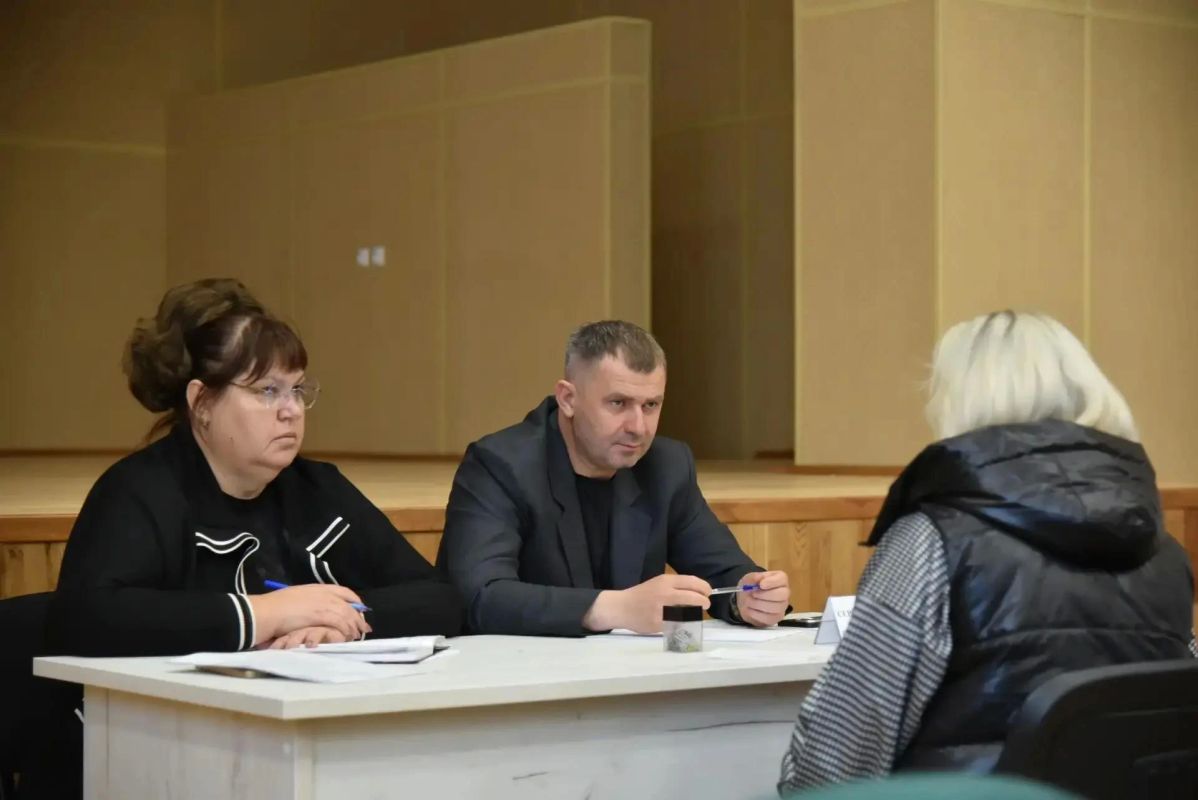 В селе Быков Отрог провели прием жителей по личным вопросам