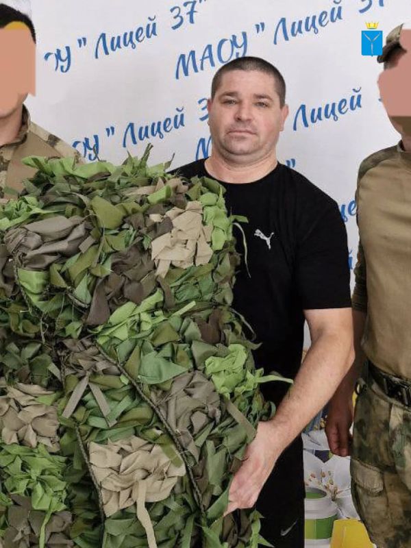 Учителя лицея № 37 Дмитрия Ганцова наградили медалью «За помощь фронту» Учителя лицея № 37 Дмитрия Ганцова наградили медалью «За помощь фронту»
