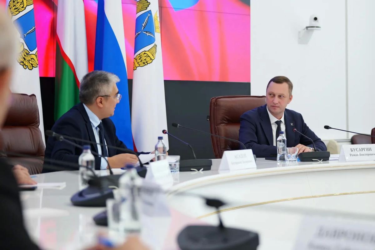 Губернатор Роман Бусаргин провёл рабочую встречу с Чрезвычайным и Полномочным послом Республики Узбекистан в РФ Ботиржоном Асадовым Губернатор Роман Бусаргин провёл рабочую встречу с Чрезвычайным и Полномочным послом Республики Узбекистан в РФ Ботиржоном Асадовым