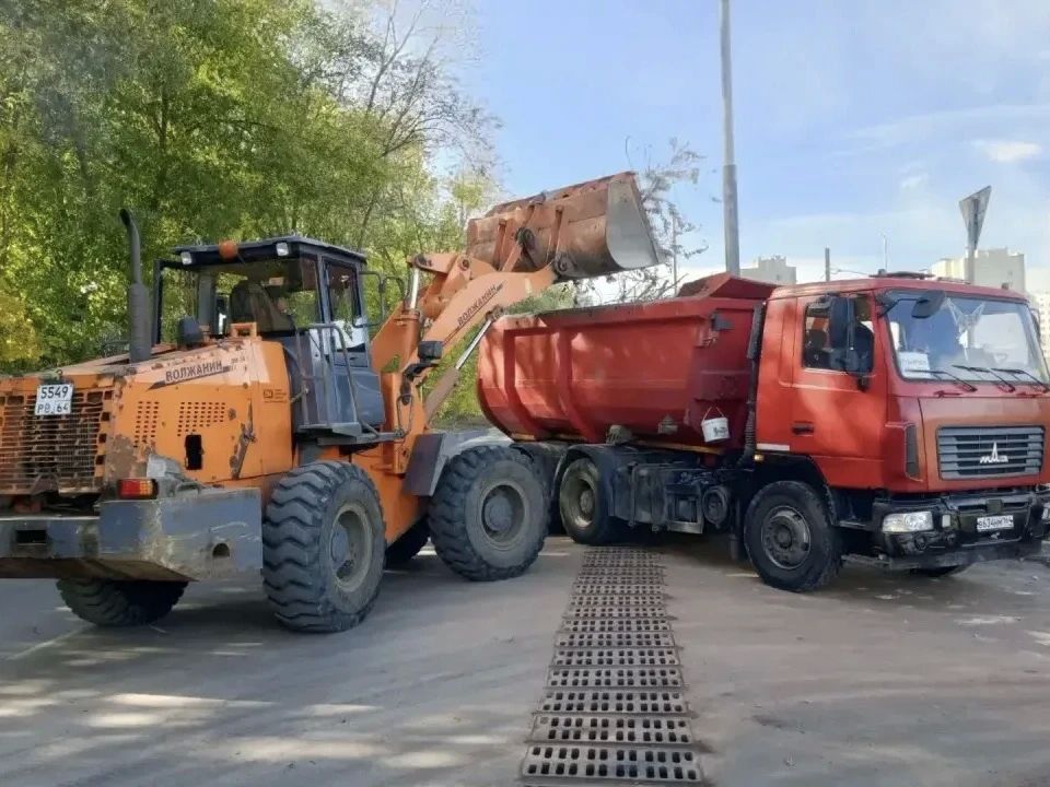 Уборка города. Коммунальные службы осуществляют уборку дорог и тротуаров, мойку остановочных павильонов, вывоз мусора и порубочного материала, а также ремонт элементов дорожного движения