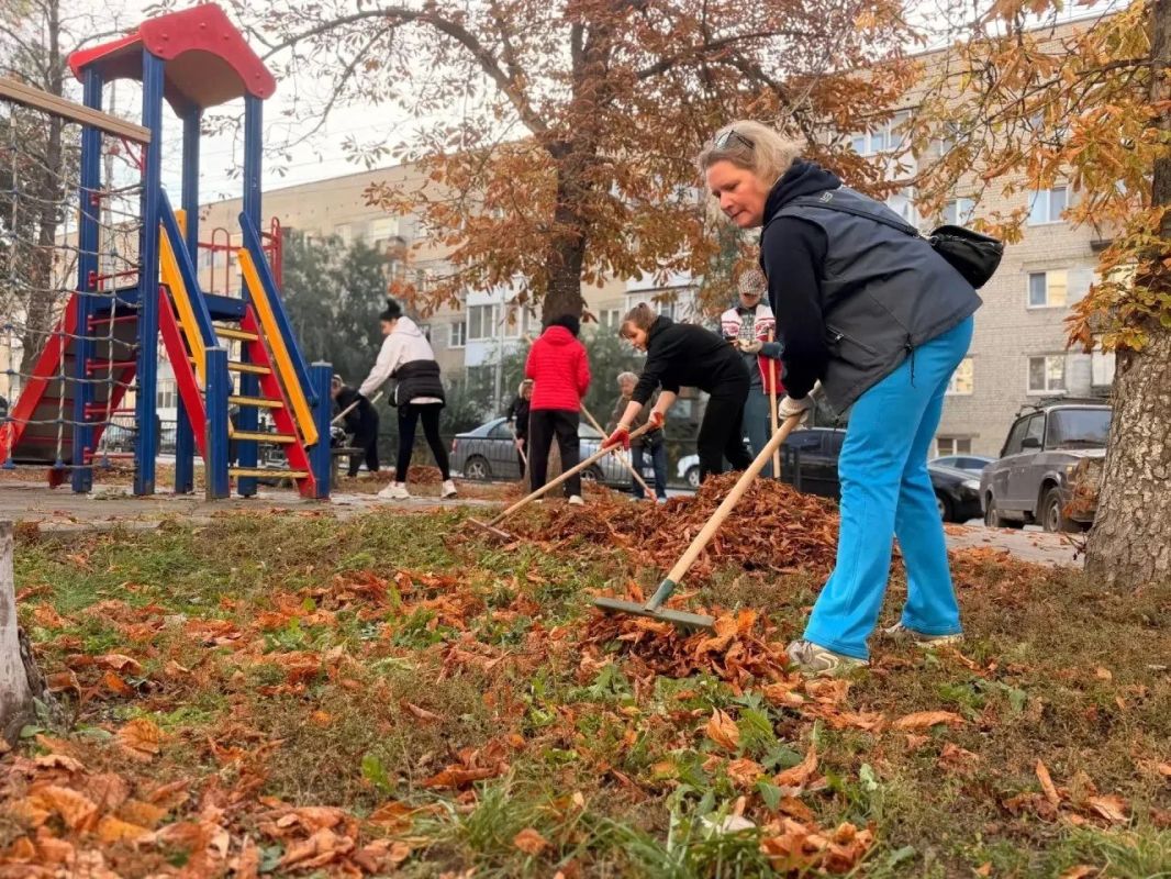 В Саратове проходит субботник В Саратове проходит субботник