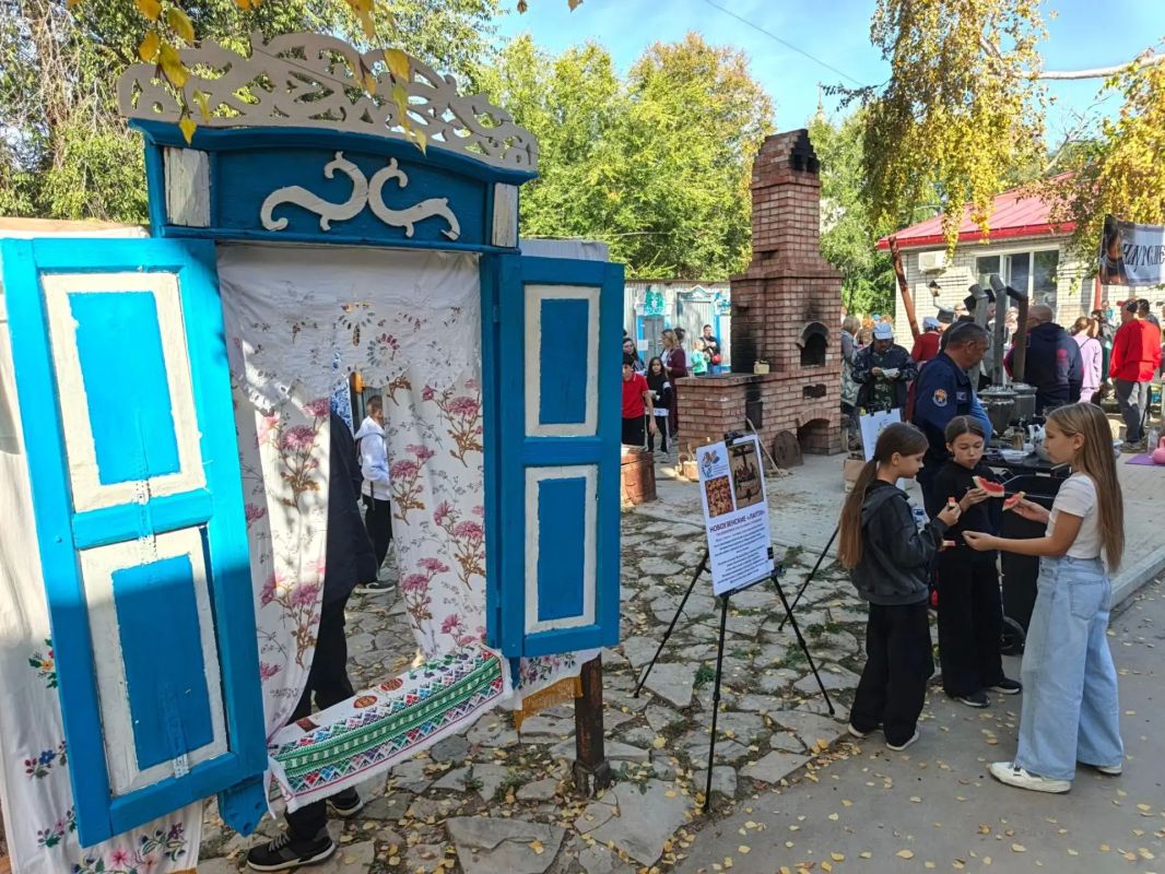 В Новоузенске прошел межрайонный этнокультурный фестиваль «Покровские шермиции на Большом Узене» В Новоузенске прошел межрайонный этнокультурный фестиваль «Покровские шермиции на Большом Узене»