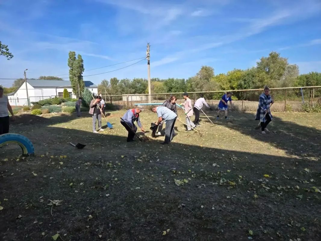 Волонтёры, представители администраций, активисты ТОС, молодёжь и неравнодушные жители объединились на субботнике в Безымянском, Красноярском, Новопушкинском и Терновском муниципальных образованиях Волонтёры, представители администраций, активисты ТОС, молодёжь и неравнодушные жители объединились на субботнике в Безымянском, Красноярском, Новопушкинском и Терновском муниципальных образованиях