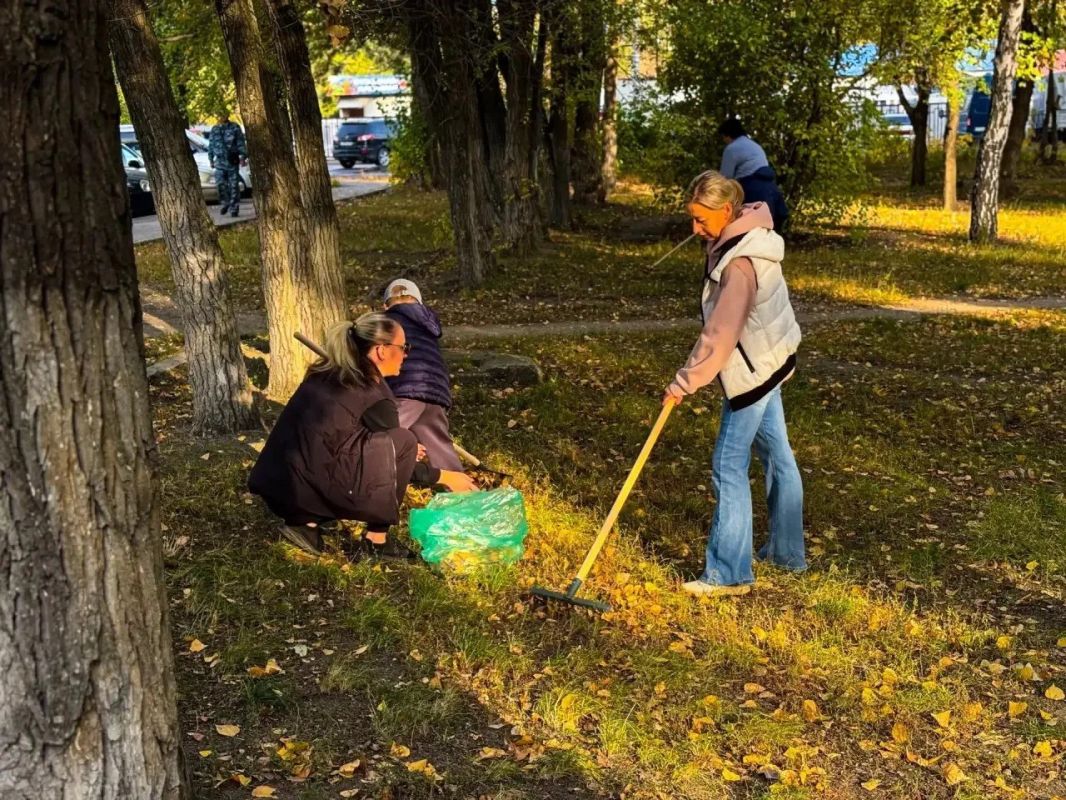 В Саратове проходит субботник В Саратове проходит субботник