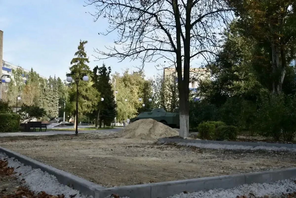 На Аллее Героев продолжаются работы по благоустройству На Аллее Героев продолжаются работы по благоустройству