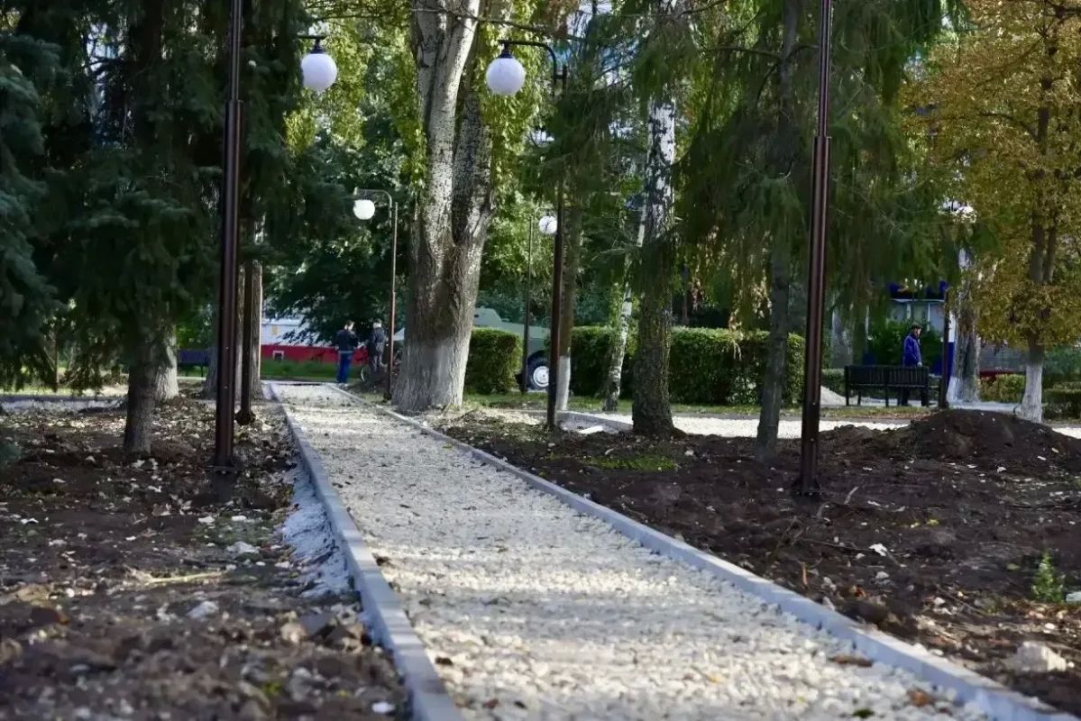 На Аллее Героев продолжаются работы по благоустройству На Аллее Героев продолжаются работы по благоустройству