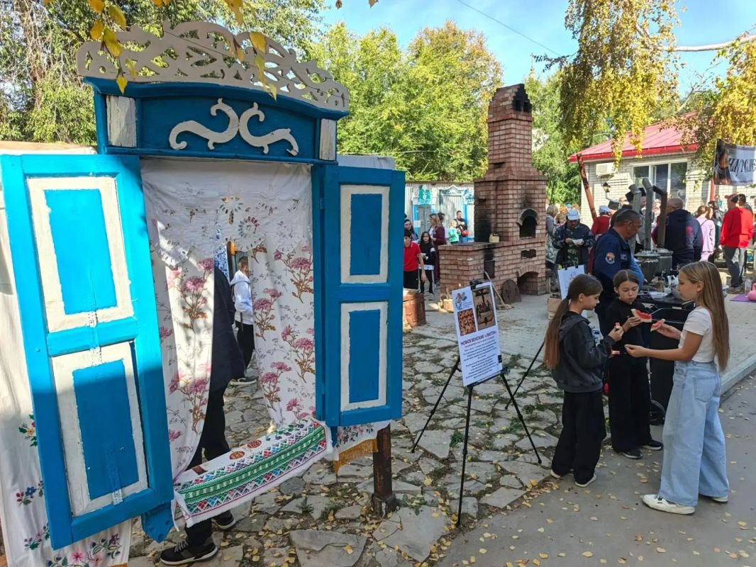 В Новоузенске прошел межрайонный этнокультурный фестиваль «Покровские шермиции на Большом Узене» В Новоузенске прошел межрайонный этнокультурный фестиваль «Покровские шермиции на Большом Узене»