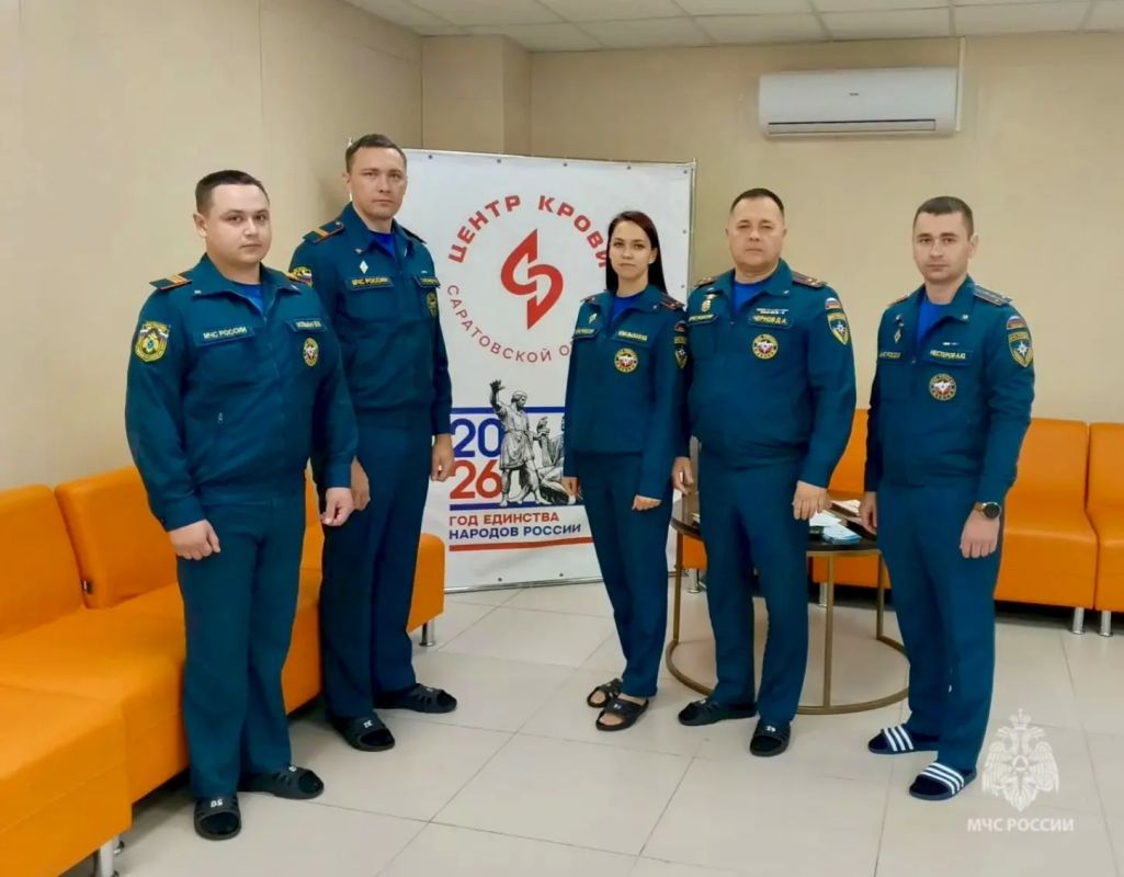 Пополнили банк крови. Сегодня сотрудники МЧС России пополнили банк крови региона почти на 15 литров