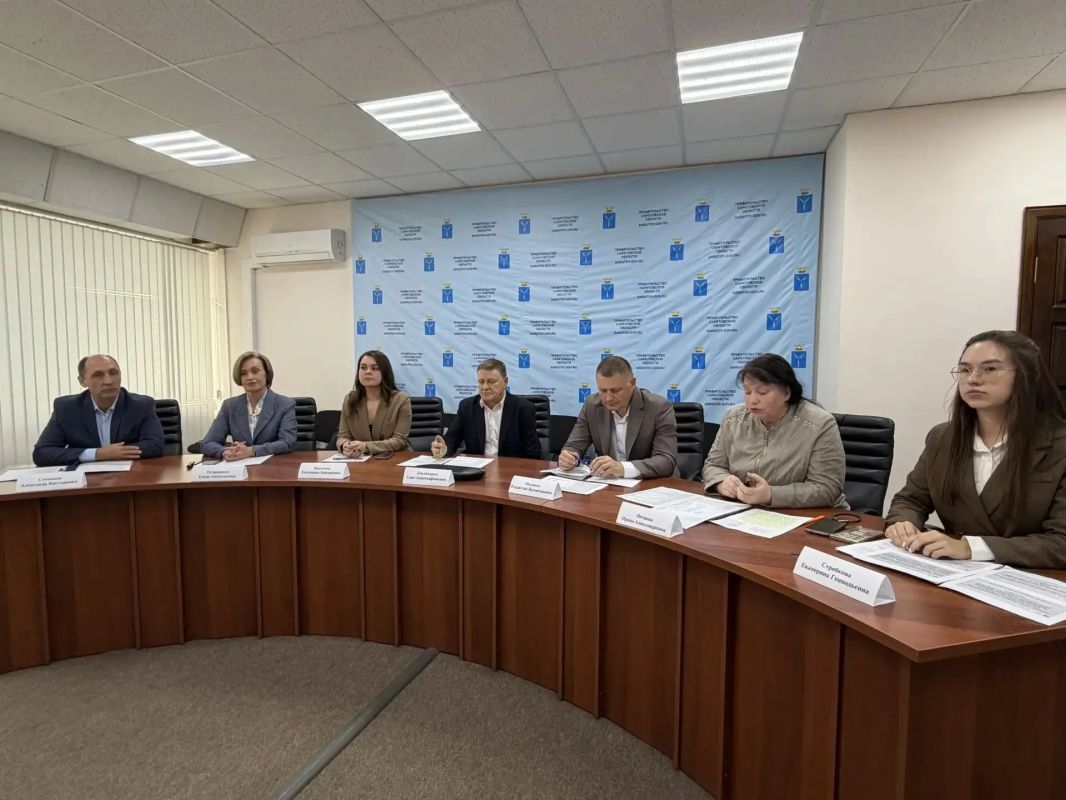 В Правительстве области в режиме видеоконференцсвязи прошло совещание с главами муниципальных районов и округов В Правительстве области в режиме видеоконференцсвязи прошло совещание с главами муниципальных районов и округов