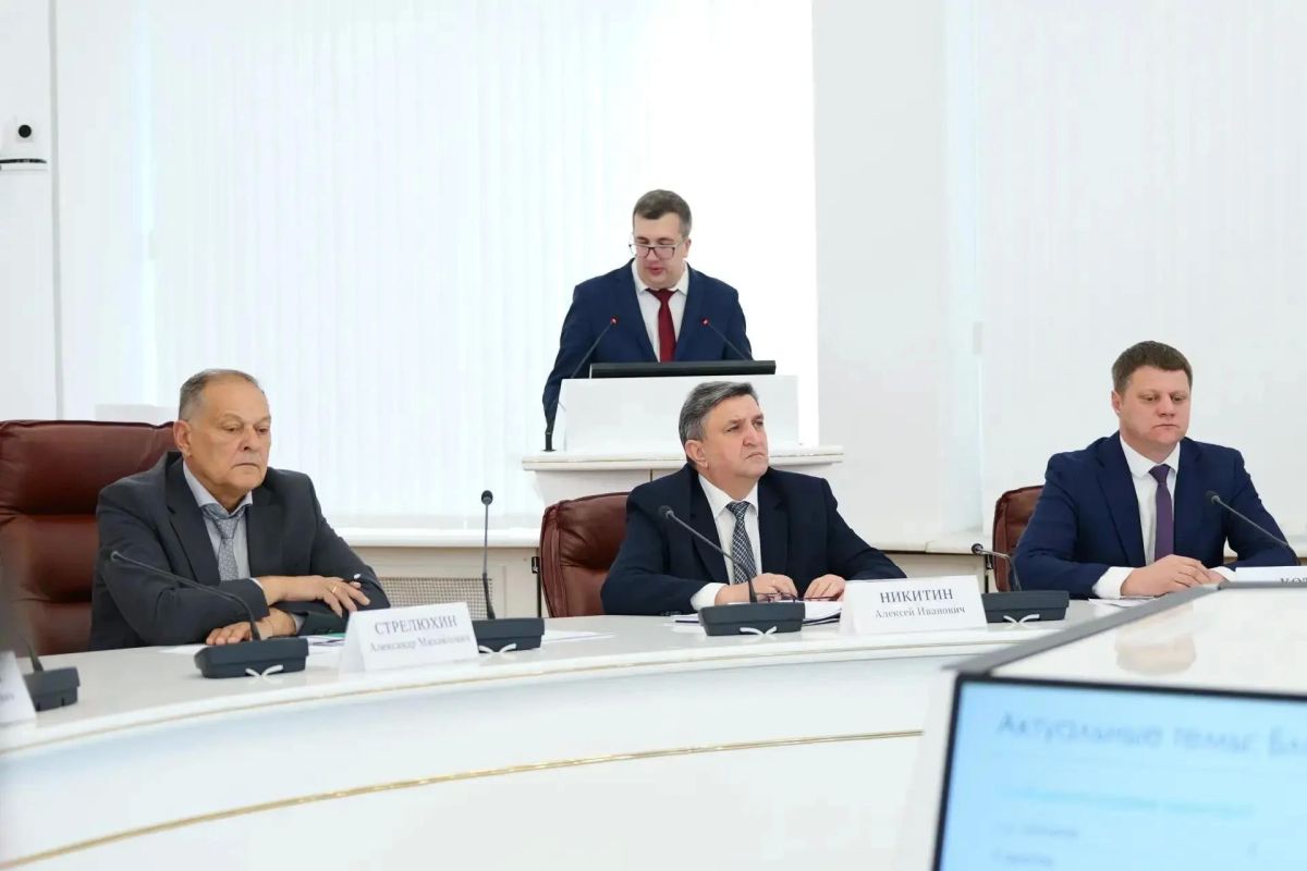 Губернатор Саратовской области Роман Бусаргин провел постоянно действующее совещание с зампредами Правительства, министрами и руководителями ведомств, а также главами районов Губернатор Саратовской области Роман Бусаргин провел постоянно действующее совещание с зампредами Правительства, министрами и руководителями ведомств, а также главами районов