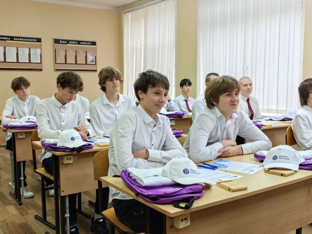 В Саратовской области 80 школьников осваивают прикладные инженерные навыки в рамках проекта «Энергокружки Россети» В Саратовской области 80 школьников осваивают прикладные инженерные навыки в рамках проекта «Энергокружки Россети»