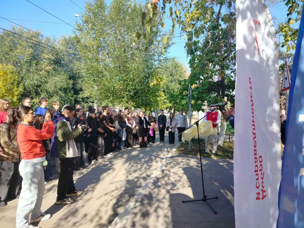 «Не поднимайте незнакомые предметы» и «Не используйте гаджеты, вблизи проезжей части» - в Энгельсе установили новые дорожные знаки «Не поднимайте незнакомые предметы» и «Не используйте гаджеты, вблизи проезжей части» - в Энгельсе установили новые дорожные знаки