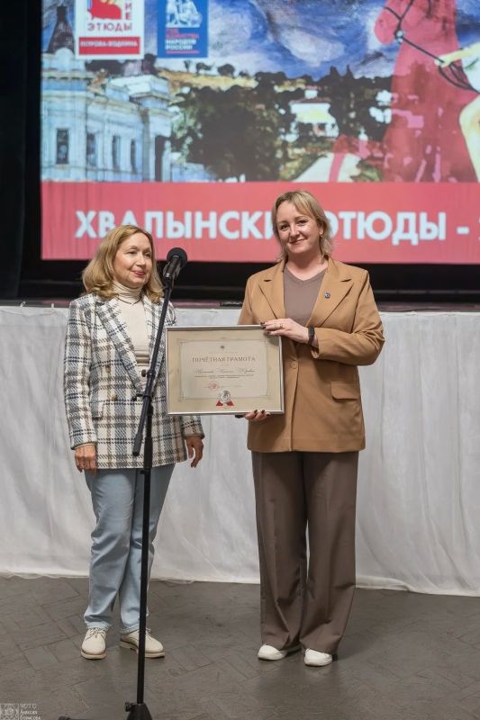 Палитра впечатлений представлена на итоговой выставке в честь юбилея "Хвалынских этюдов" Палитра впечатлений представлена на итоговой выставке в честь юбилея "Хвалынских этюдов"