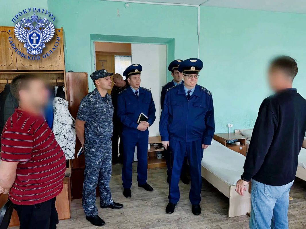Заместитель прокурора Саратовской области Дмитрий Симанович проверил состояние законности в исправительном центре