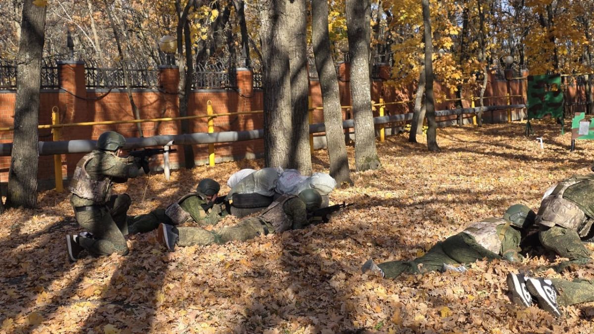 Саратовские 10-классники осваивают тактическую медицину и управление дронами