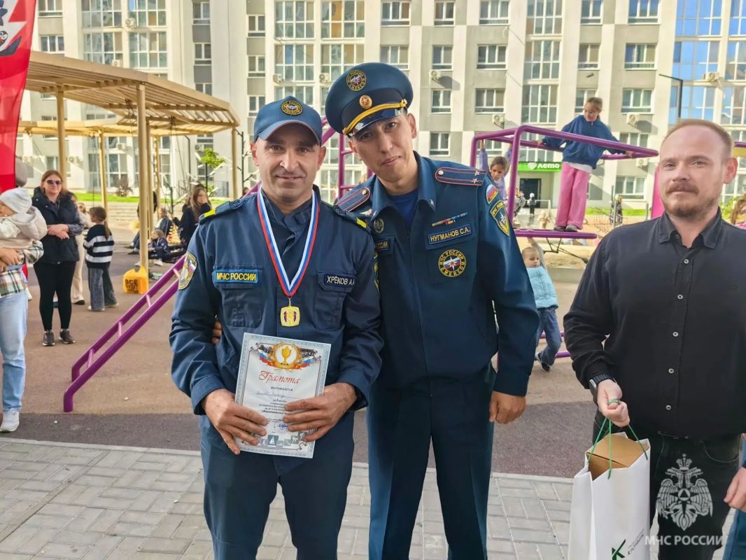 Пожарные региона приняли «вертикальный вызов» Пожарные региона приняли «вертикальный вызов»