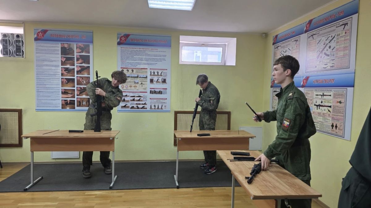 Саратовские 10-классники осваивают тактическую медицину и управление дронами Саратовские 10-классники осваивают тактическую медицину и управление дронами