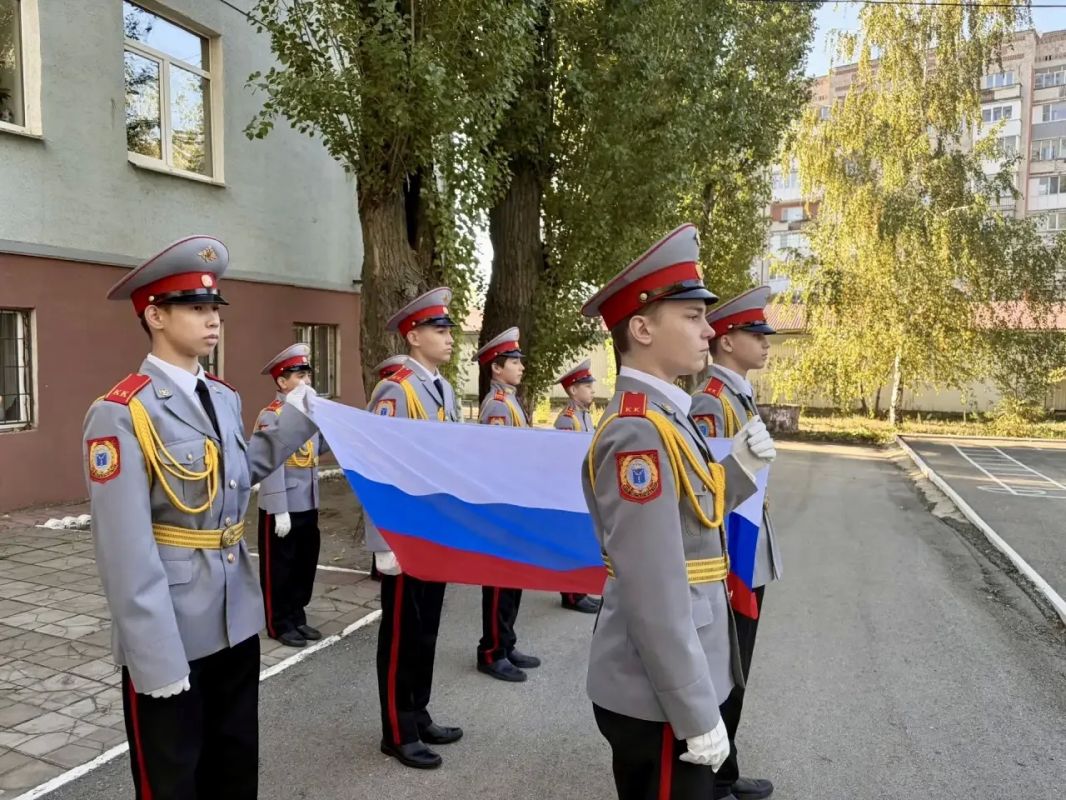 Сотрудники следственного управления приняли участие в областном смотре-конкурсе строя и песни Сотрудники следственного управления приняли участие в областном смотре-конкурсе строя и песни