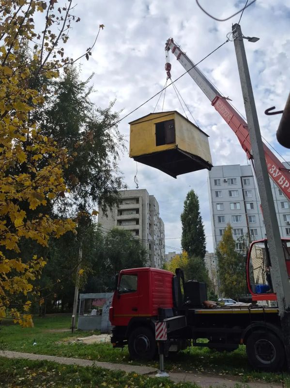 В Балаково демонтирован гараж на улице Братьев Захаровых В Балаково демонтирован гараж на улице Братьев Захаровых