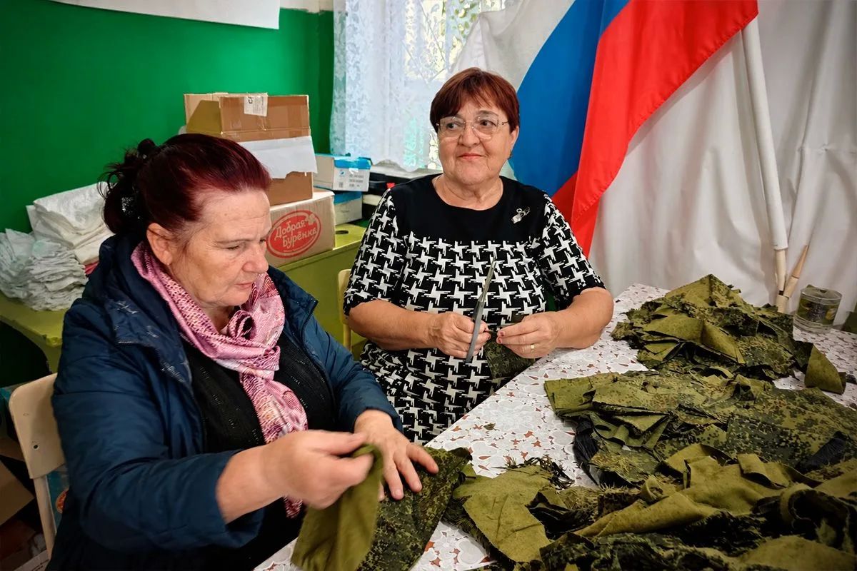Женсовет села Даниловка Саратовской области плетёт сети и шьёт подушки для военнослужащих Женсовет села Даниловка Саратовской области плетёт сети и шьёт подушки для военнослужащих