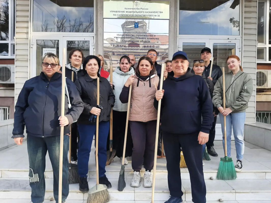 Коллектив областного минстроя присоединился к массовому субботнику
