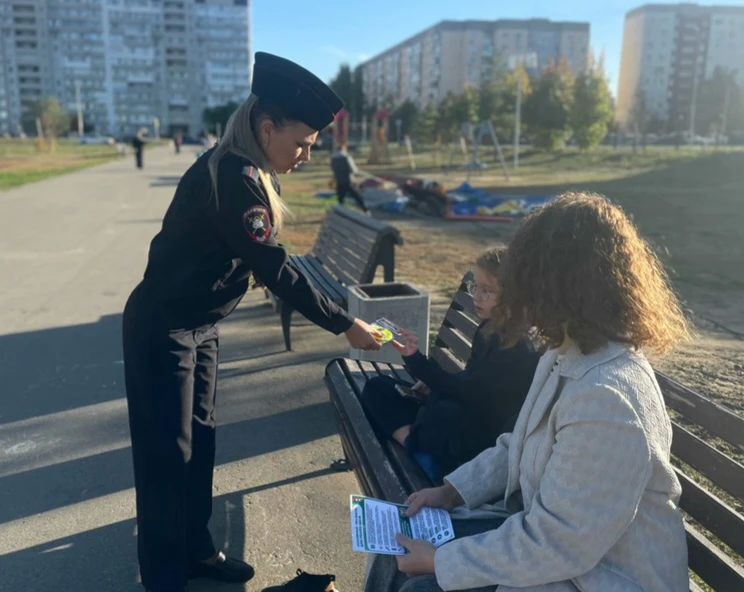 Яркие фликеры и полезные советы: в Саратове прошла акция #Засветись! Яркие фликеры и полезные советы: в Саратове прошла акция #Засветись!