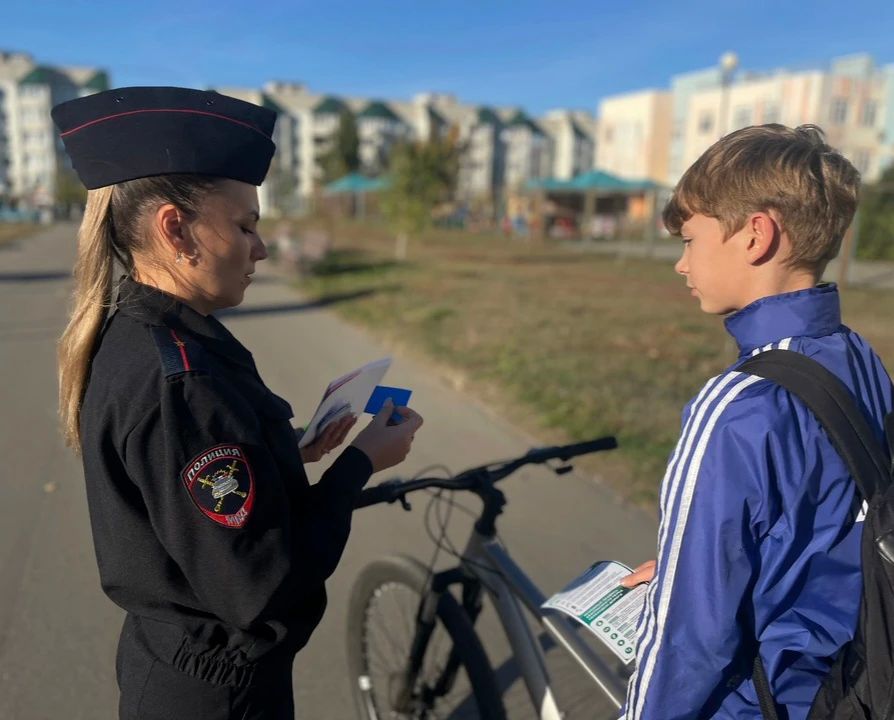 Яркие фликеры и полезные советы: в Саратове прошла акция #Засветись! Яркие фликеры и полезные советы: в Саратове прошла акция #Засветись!