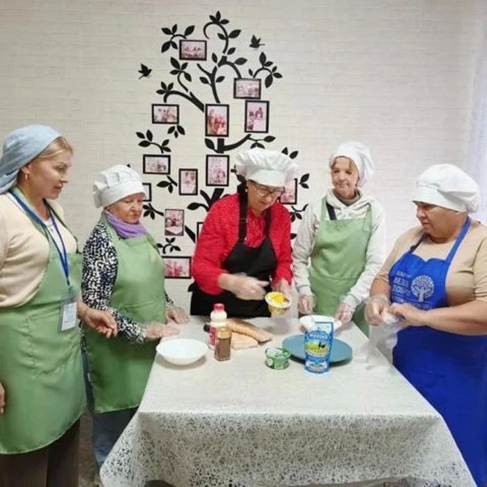 Кулинарный мастер-класс по приготовлению пирожных прошел в Романовке Кулинарный мастер-класс по приготовлению пирожных прошел в Романовке