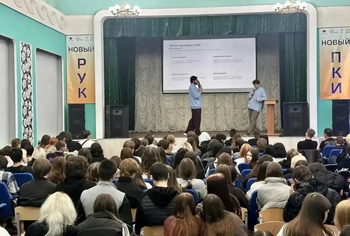 В Энгельсе и Саратове прошла серия интенсивных мастерклассов для студентов — в рамках проекта «Колледжлига КВН: профессионалы юмора» В Энгельсе и Саратове прошла серия интенсивных мастерклассов для студентов — в рамках проекта «Колледжлига КВН: профессионалы юмора»