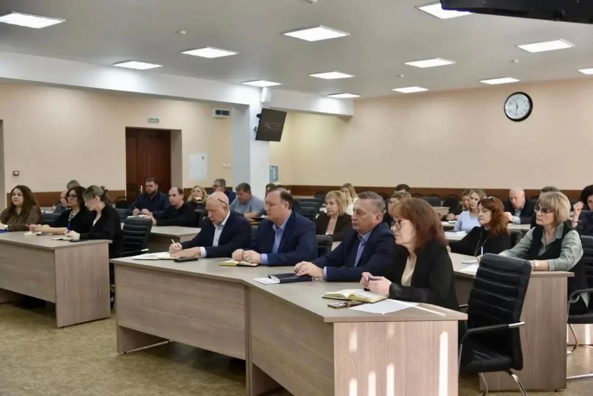 Провели рабочее совещание с руководителями служб и структурных подразделений Провели рабочее совещание с руководителями служб и структурных подразделений