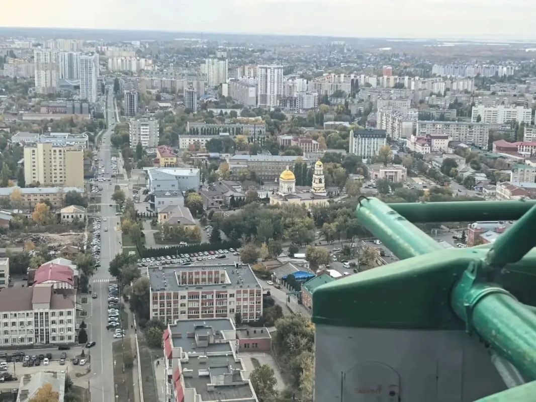 Священники облетели Энгельс на вертолёте с иконой Священники облетели Энгельс на вертолёте с иконой