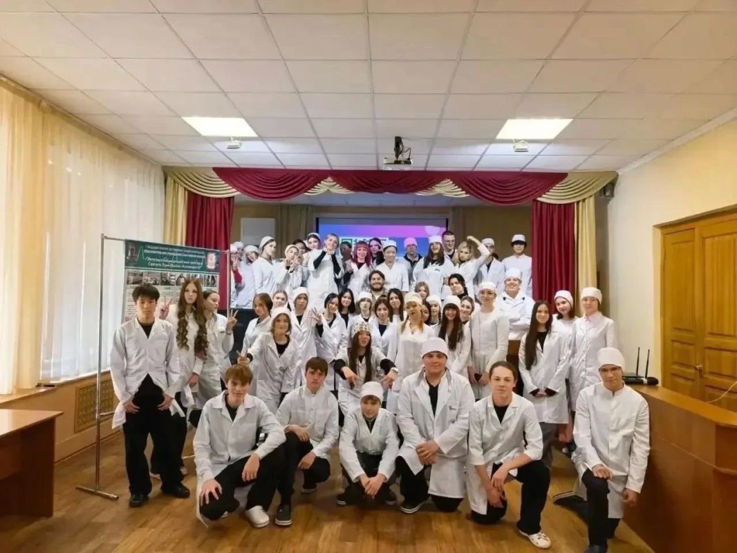 В Энгельсе и Саратове прошла серия интенсивных мастерклассов для студентов — в рамках проекта «Колледжлига КВН: профессионалы юмора»