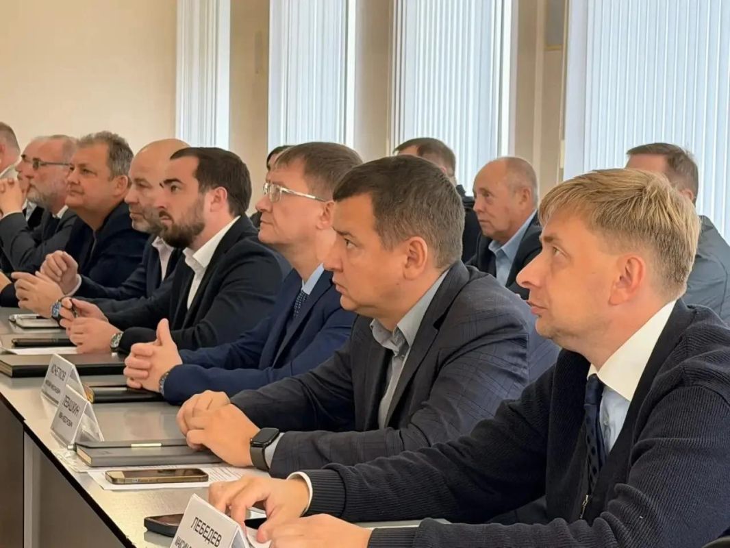 На традиционном штабе по благоустройству подвели итоги минувшей недели и обсудили план осенней высадки деревьев На традиционном штабе по благоустройству подвели итоги минувшей недели и обсудили план осенней высадки деревьев