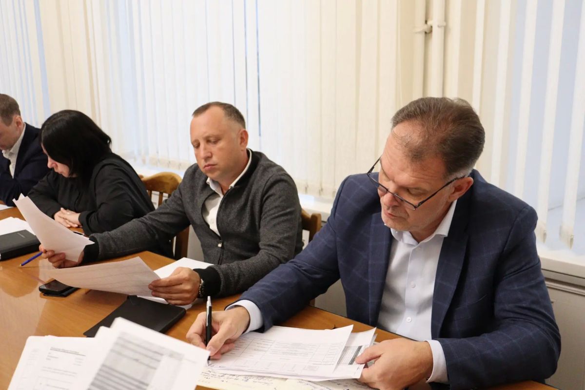 Тепло пошло в дома. Вчера вечером первый заместитель главы администрации Максим Сиденко провел штаб по запуску отопления Тепло пошло в дома. Вчера вечером первый заместитель главы администрации Максим Сиденко провел штаб по запуску отопления