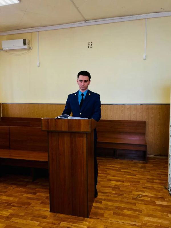 С топором и пистолетом против соседей: житель Маркса осужден за хулиганство