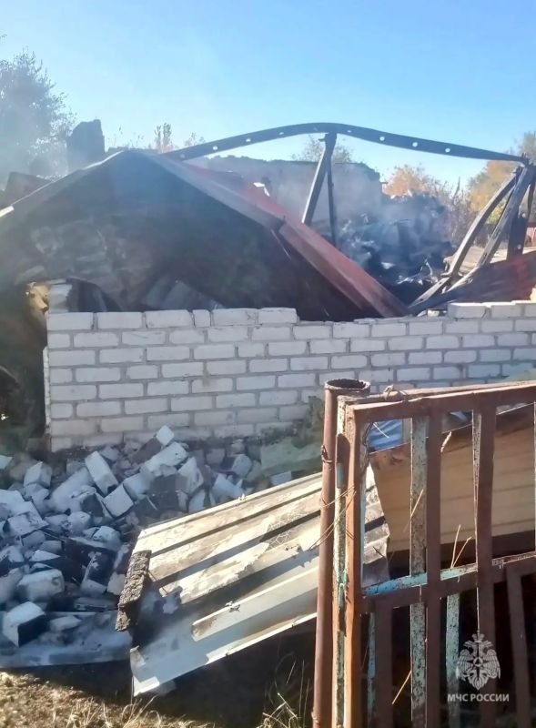 Дом сгорел, мужчина - в больнице Дом сгорел, мужчина - в больнице