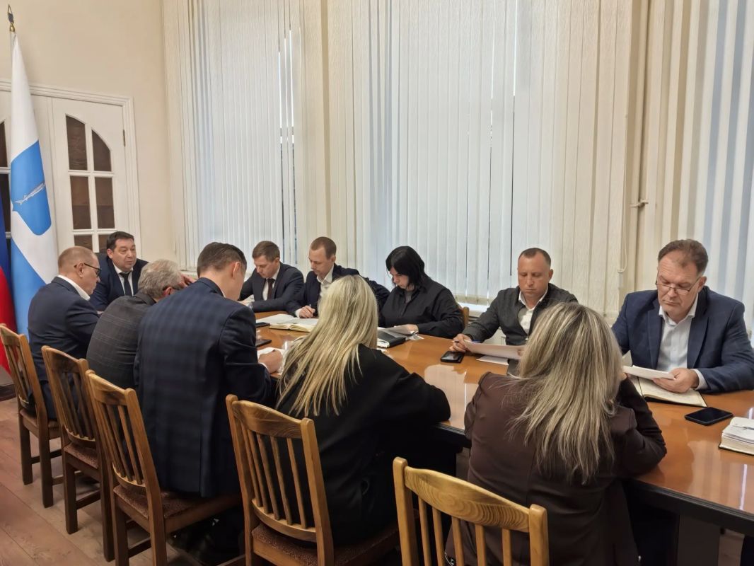 Тепло пошло в дома. Вчера вечером первый заместитель главы администрации Максим Сиденко провел штаб по запуску отопления Тепло пошло в дома. Вчера вечером первый заместитель главы администрации Максим Сиденко провел штаб по запуску отопления