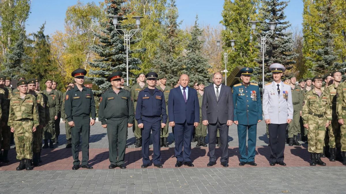 В Саратове представители Росгвардии приняли участие в церемонии принятия присяги воспитанниками "Гвардейской смены" В Саратове представители Росгвардии приняли участие в церемонии принятия присяги воспитанниками "Гвардейской смены"
