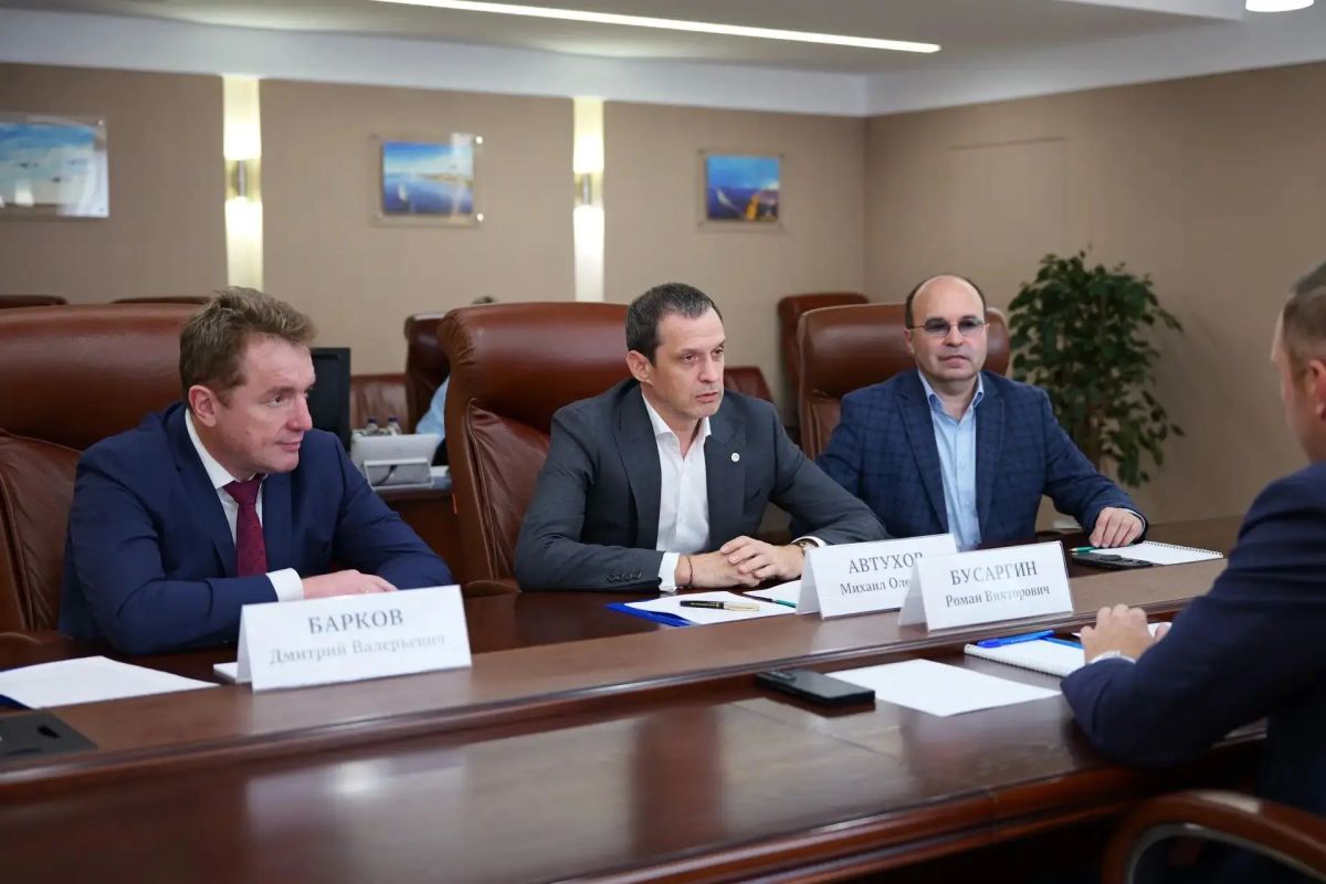 Губернатор Саратовской области Роман Бусаргин встретился с представителями руководящего состава ПАО «Совкомбанк» Михаилом Автуховым и Дмитрием Барковым, а также с руководителем регионального подразделения банка Михаилом... Губернатор Саратовской области Роман Бусаргин встретился с представителями руководящего состава ПАО «Совкомбанк» Михаилом Автуховым и Дмитрием Барковым, а также с руководителем регионального подразделения банка Михаилом...
