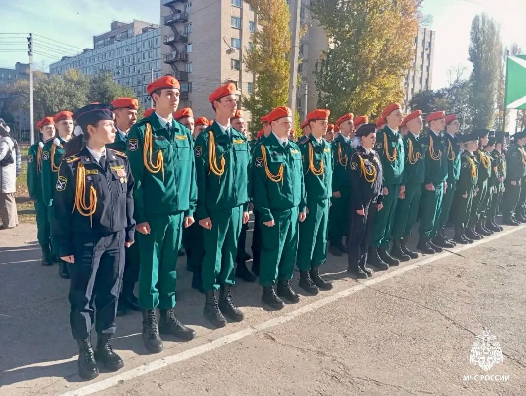 Балаковские студенты: клянемся дорожить славой и традициями МЧС России Балаковские студенты: клянемся дорожить славой и традициями МЧС России