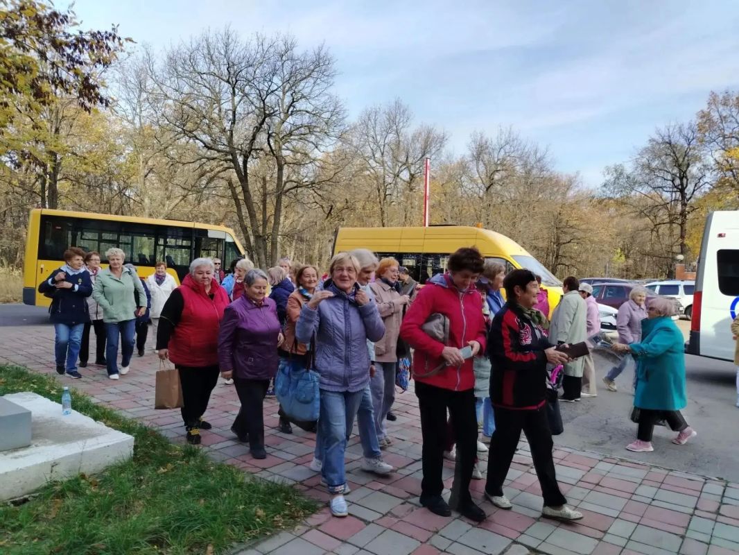 Ветераны педагогического труда поделились опытом с молодежью Ветераны педагогического труда поделились опытом с молодежью