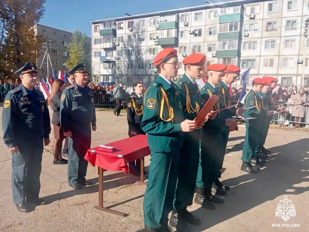 Балаковские студенты: клянемся дорожить славой и традициями МЧС России Балаковские студенты: клянемся дорожить славой и традициями МЧС России