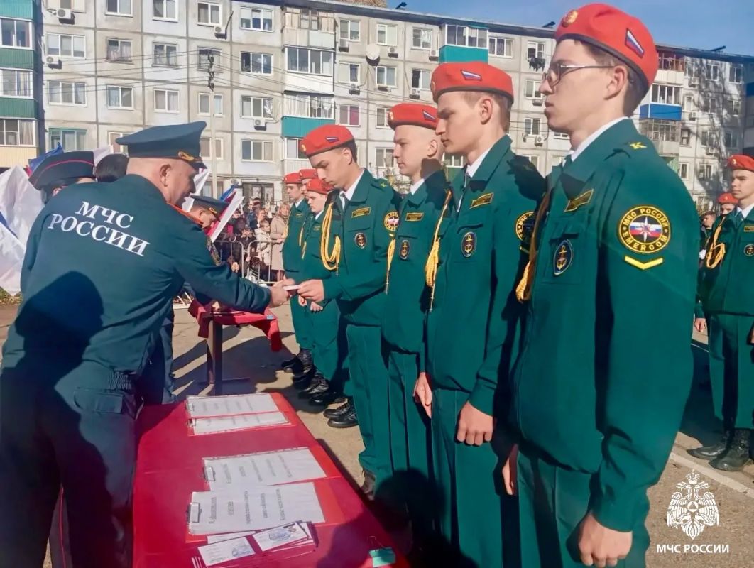 Балаковские студенты: клянемся дорожить славой и традициями МЧС России Балаковские студенты: клянемся дорожить славой и традициями МЧС России