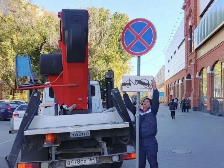Уборка города. Коммунальные службы осуществляют уборку дорог и тротуаров, мойку остановочных павильонов, вывоз мусора и порубочного материала, а также ремонт элементов дорожного движения
