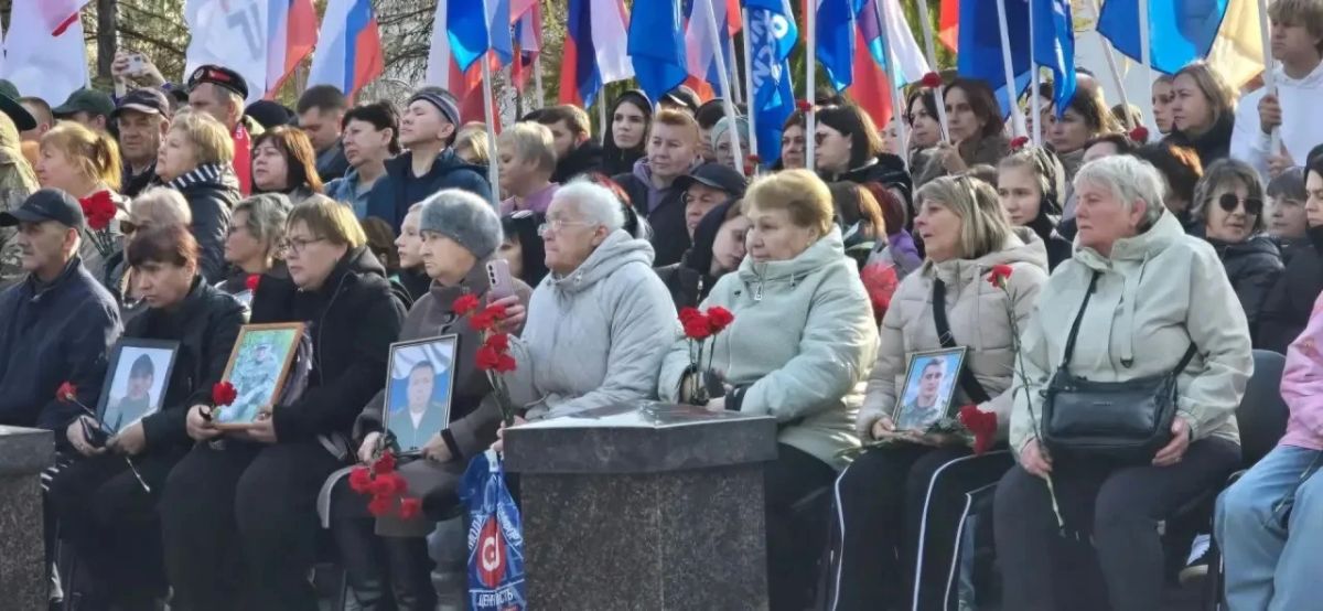 В Парке Победы на Соколовой горе состоялась церемония, посвящённая занесению имён на мемориал «Землякам, погибшим в локальных войнах» В Парке Победы на Соколовой горе состоялась церемония, посвящённая занесению имён на мемориал «Землякам, погибшим в локальных войнах»