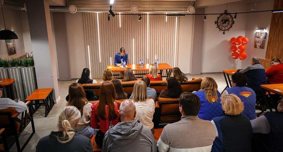 Дипфейки, NFC и звонки «от начальника»: клинским рабочим объяснили, как действуют мошенники