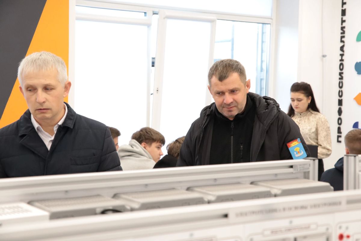 С директором Поволжского колледжа технологий и менеджмента обсудили подготовку кадров С директором Поволжского колледжа технологий и менеджмента обсудили подготовку кадров